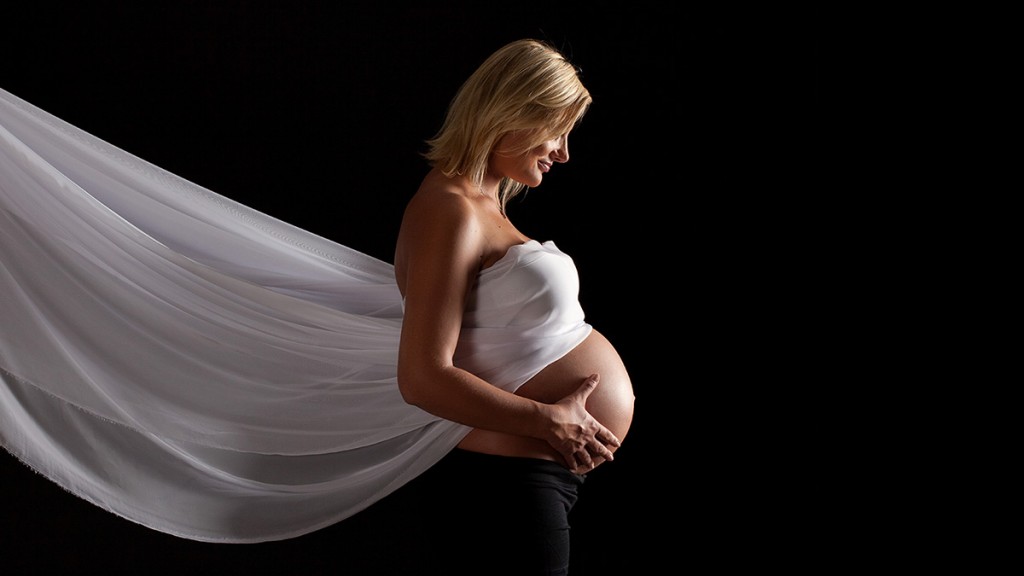  photographe studio grossesse enceinte noir voile blanc Bordeaux 